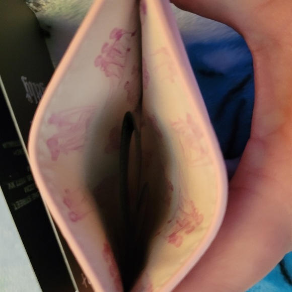 Loungefly Disney card holder - Picture 6 of 7